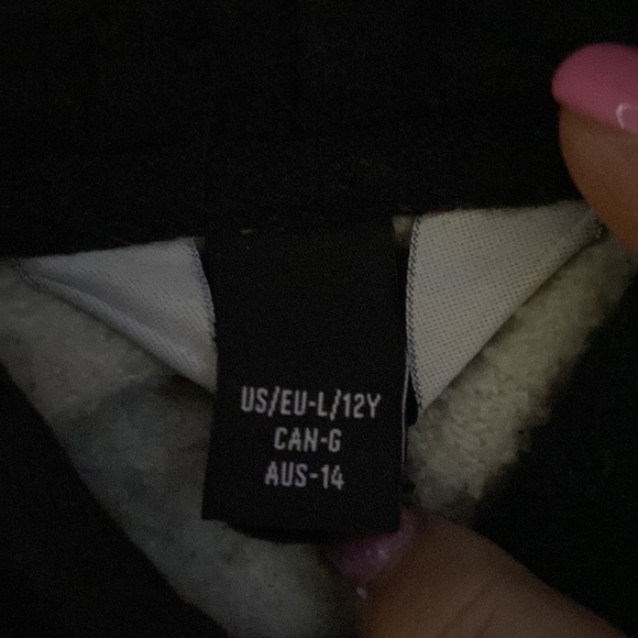 Volcom youth color block sweatshirt. - Picture 4 of 5